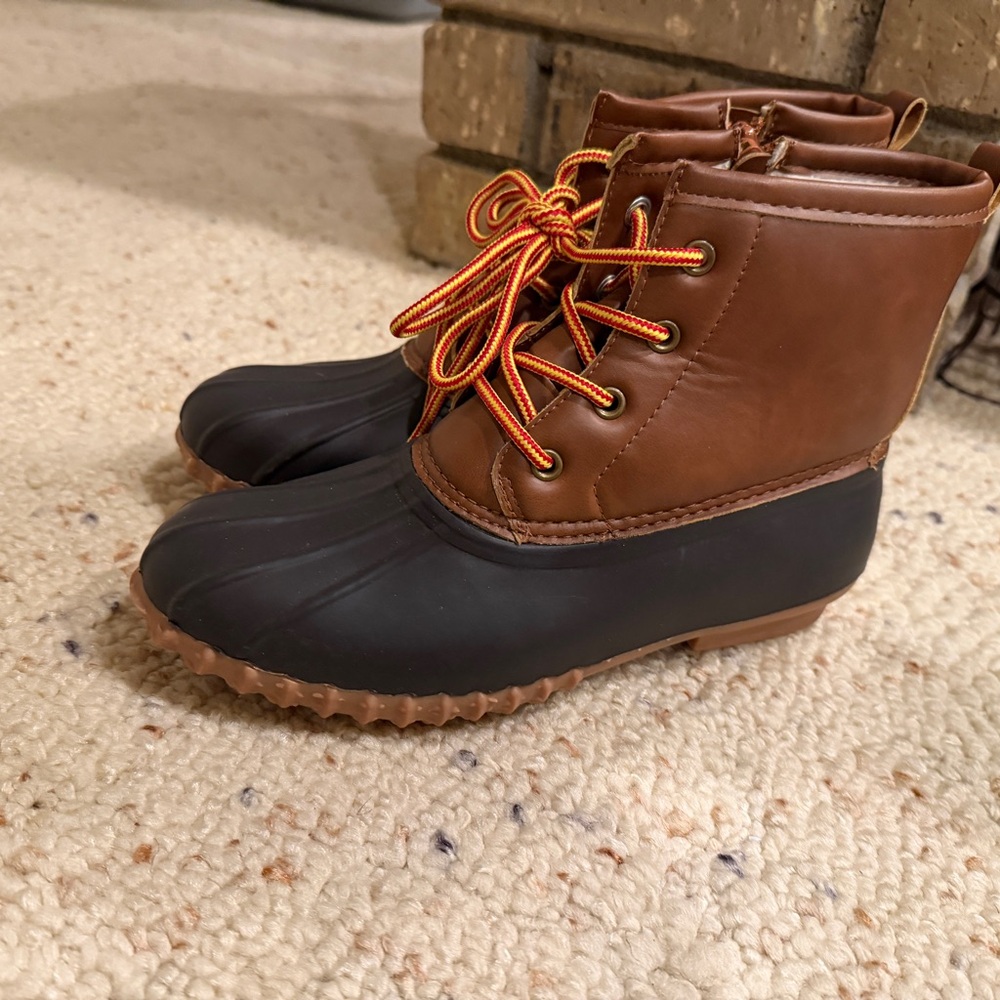 Esprit Ladies Size 7.5 Brown and Black Rain Boots‎ with Red Laces Like New